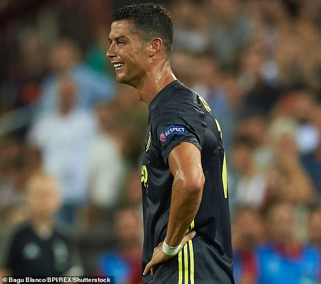 Ronaldo kaanza na mkosi Champions League, dakika 29 refa kamtoa