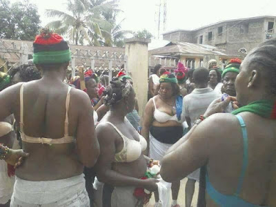 0-3-300x194 Photos: IPOB women go nude to protest military brutality in Abia protest military brutality 5 Photos: IPOB women go nude to protest military brutality in Abia protest military brutality 1 Photos: IPOB women go nude to protest military brutality in Abia protest military brutality 3 Photos: IPOB women go nude to protest military brutality in Abia protest military brutality