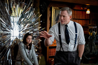 Knives Out 2019 Daniel Craig Image 2