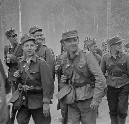 Young Finnish soldiers marching to the front, 2 August 1941 worldwartwo.filiminspector.com