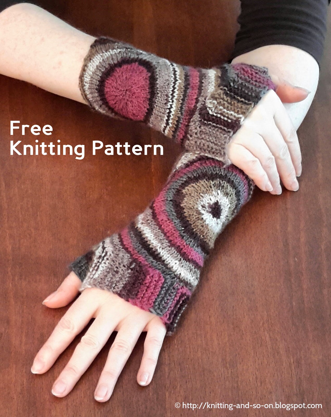 Knitting and so on: Zoom Out Fingerless Gloves