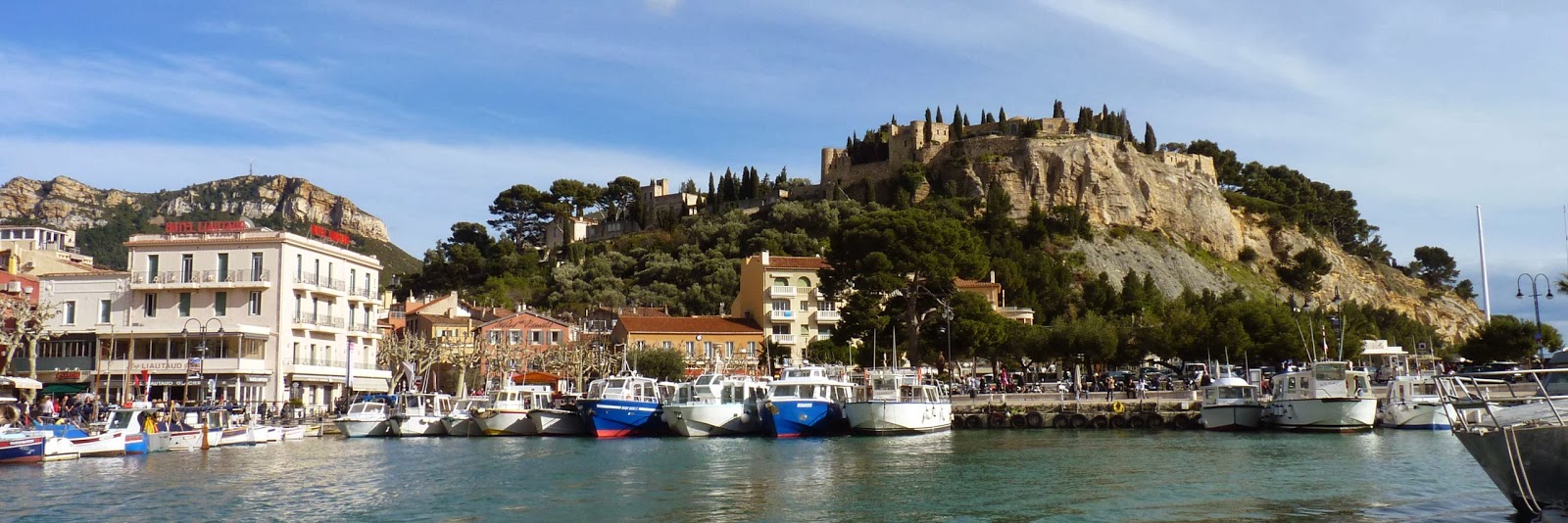 Cassis. Cassis.