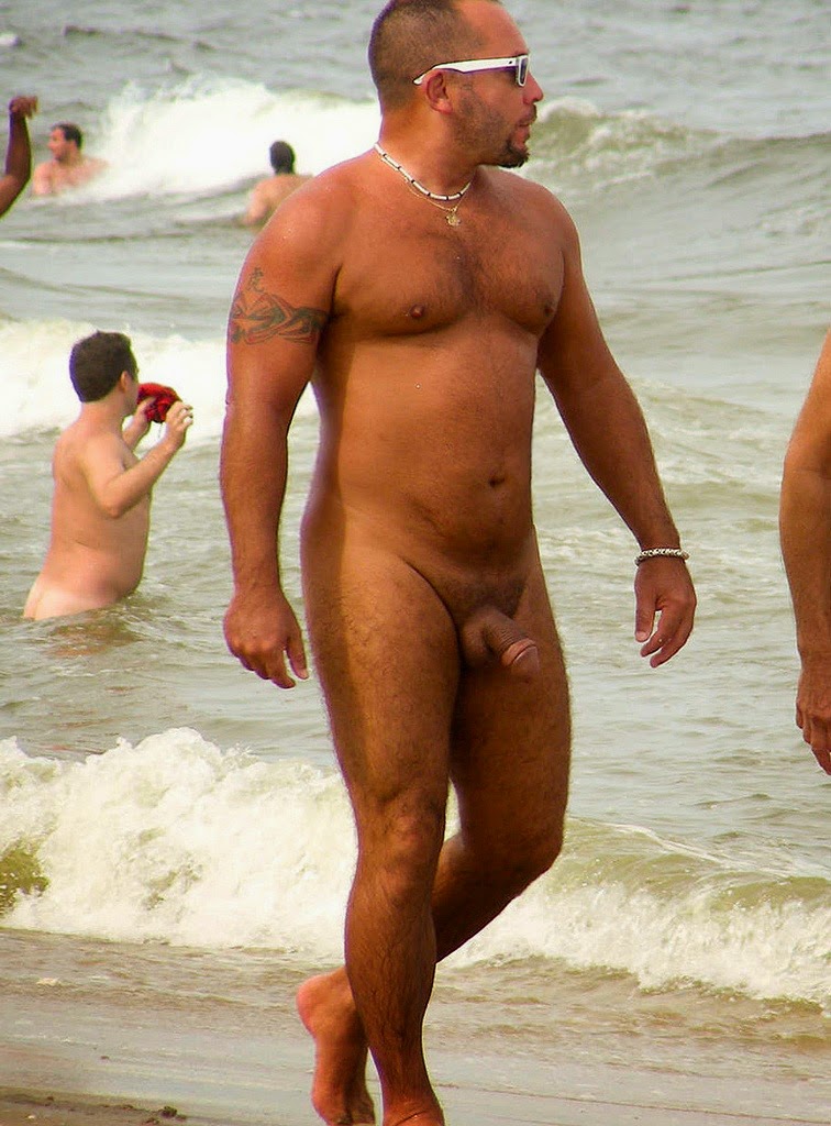★ Bulge and Naked Sports man : Beach Spy Cam 1844.