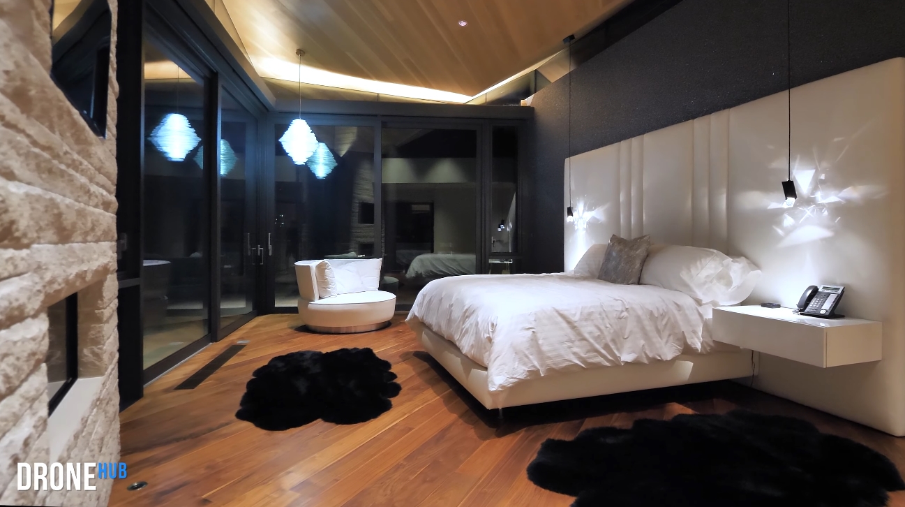 55 Photos vs. Luxury Modern Telluride Colorado Mountain Estate Interior Design Tour