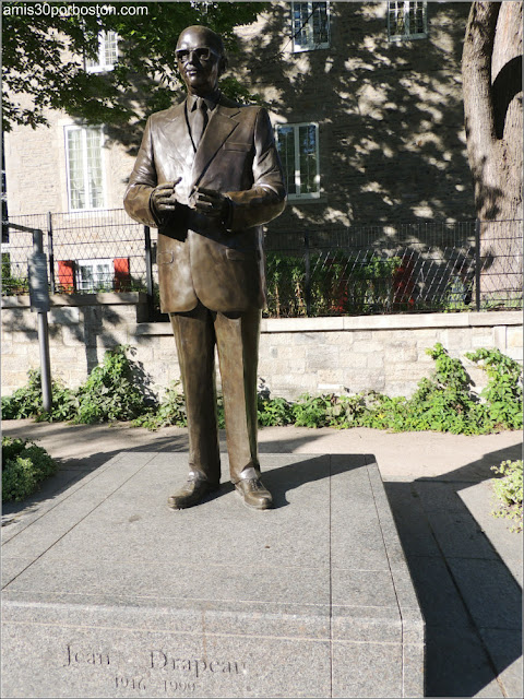 Escultura del Ex-alcalde de Montreal, Jean Drapeau Escultura del Ex-alcalde de Montreal, Jean Drapeau