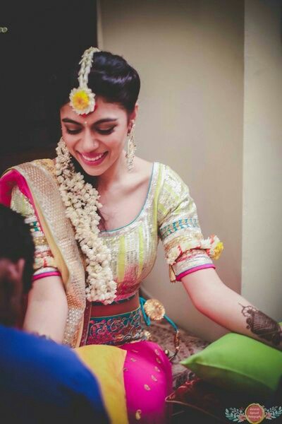 30 Easy Hairstyles For Your Mehndi Ceremony Bling Sparkle