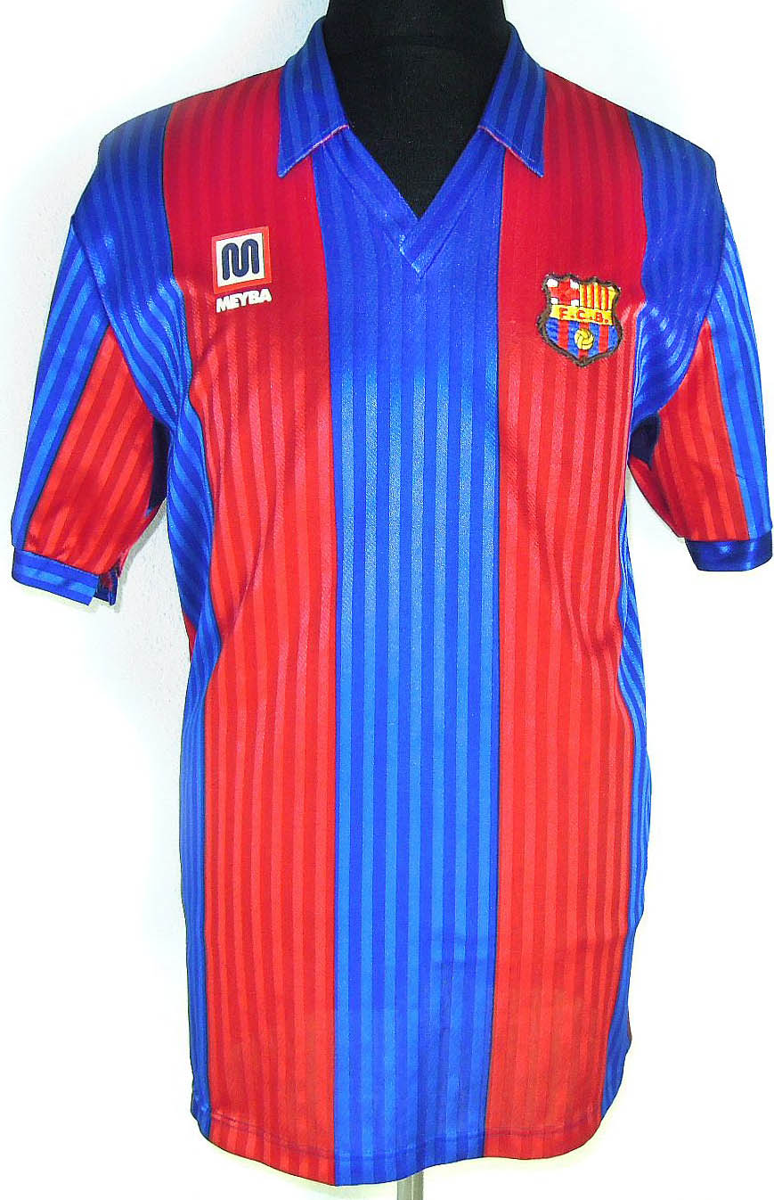 FC Barcelona 16-17 Trikot wird vom Trikot aus dem Jahre ...