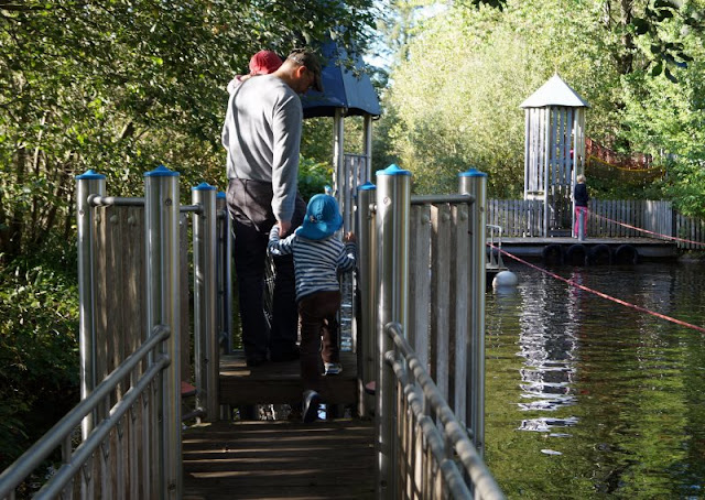 Die Tolk-Schau: Ein spannender Familien-Freizeitpark für Groß und Klein. Im Wasserpark und mit dem Floß über den See.