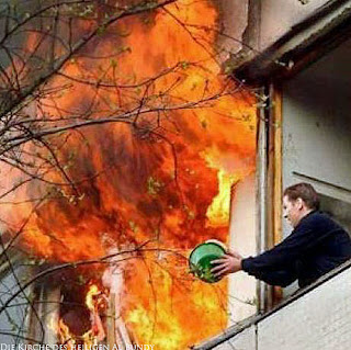 Feuer in der Nachbars Wohnung - Feuer löschen lustig Feuer in der Nachbars Wohnung - Feuer löschen lustig