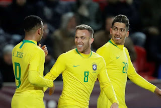 Brasil vence a República Tcheca antes de convocação para a Copa América