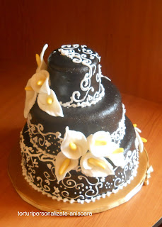 Tort negru dantelat cu cale albe/Black laced cake