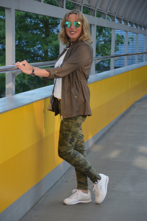 Military-Look mit Camouflage-Hose Ü40 Military-Style mit Camouflage-Hose