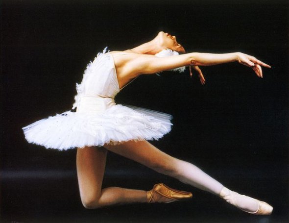 As mulheres e bailarinas nas pinturas foto-realistas de Douglas Hofmann Douglas Hofmann pinturas foto-realistas mulheres dançarinas bailarinas