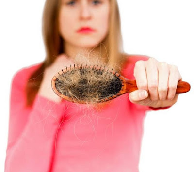 Thói quen sử dụng lược gây rụng tóc
