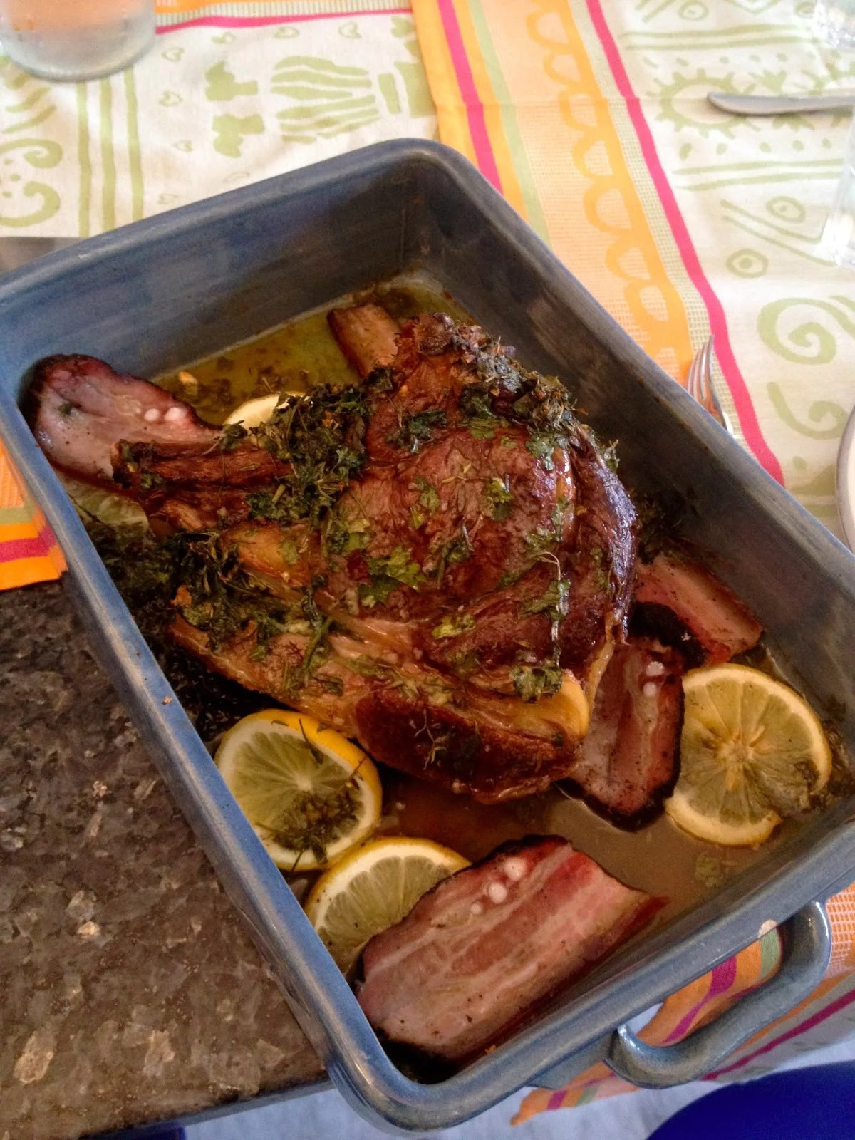 Sacrées recettes !: Carré de veau aux herbes et citron