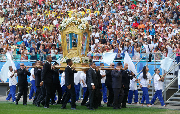 Mais de 30 mil fiéis celebram imagem de Nossa Senhora Aparecida em Salvador 5