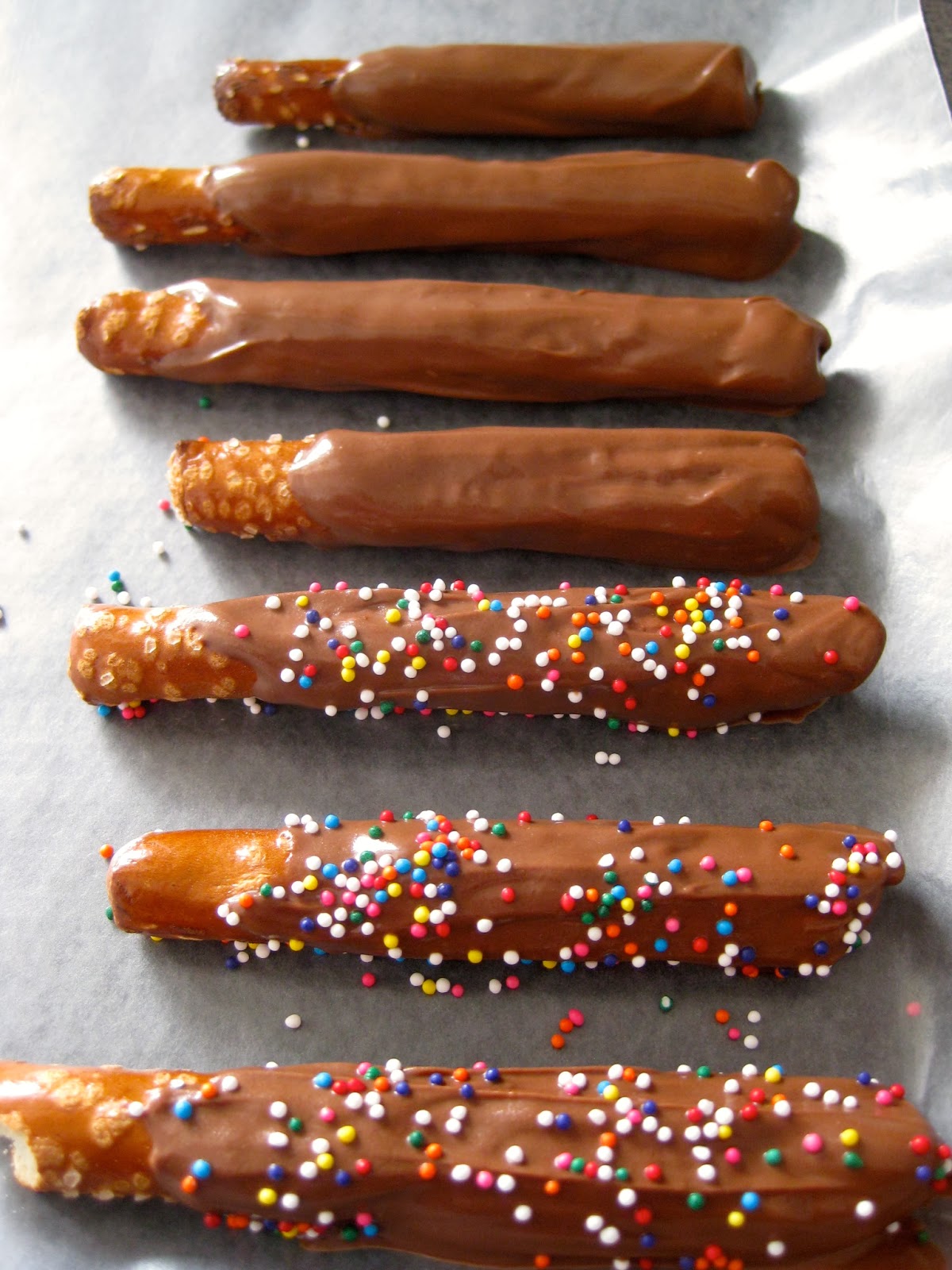 Katie Kat Creates Easy Chocolate Covered Pretzels