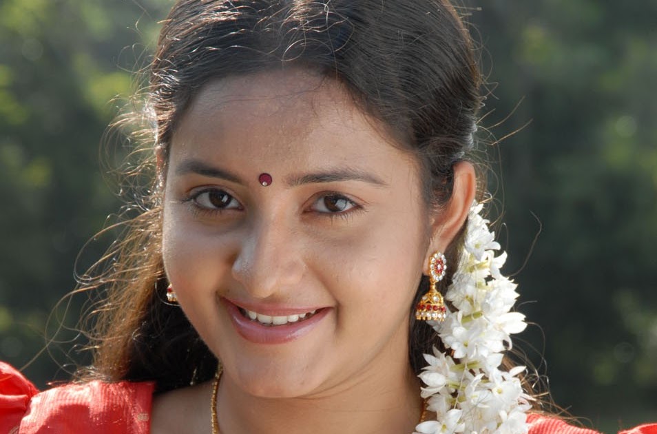 Cute Photos Malayalam Movie Actress Bhama Latest Photos