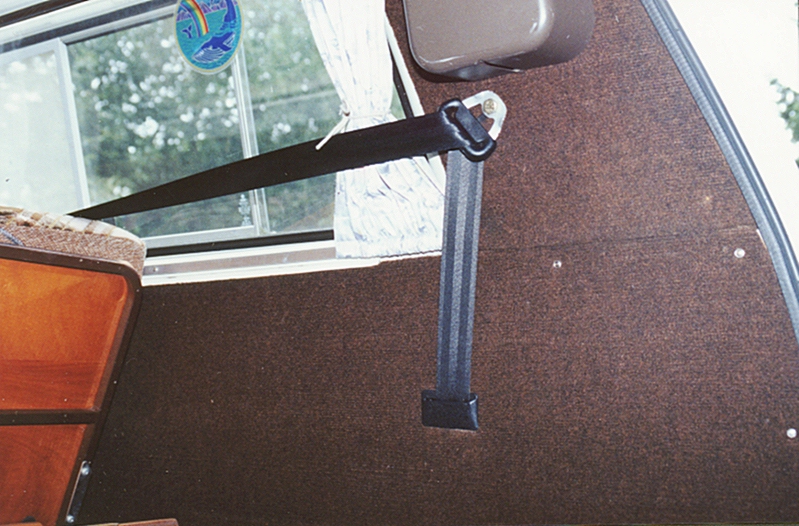 Instalación cinturones seguridad traseros de tres puntos en VW