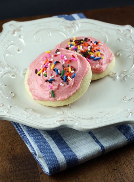 Authentic Suburban Gourmet: Lofthouse Style Frosted Sugar Cookies