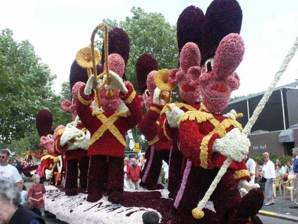 Bloemencorso: παρέλαση λουλουδιών στην Ολλανδία