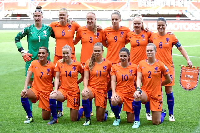 EQUIPOS DE FÚTBOL: SELECCIÓN DE HOLANDA FEMENINA contra Dinamarca 06/08