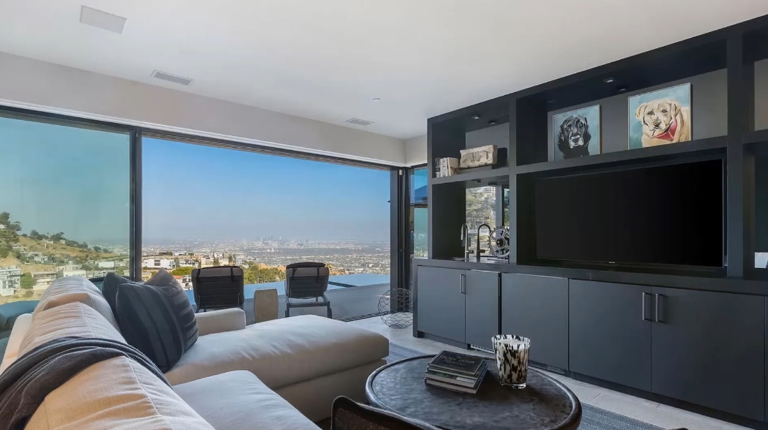 31 Interior Design Photos vs. 1616 Blue Jay Way, Los Angeles Luxury Home Tour