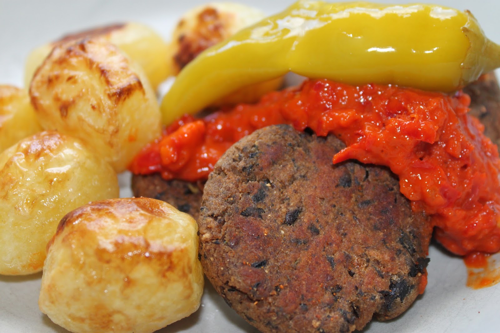 Toves kök: gyroskryddade bönbiffar med ugnstekt potatis, ajvar och ...