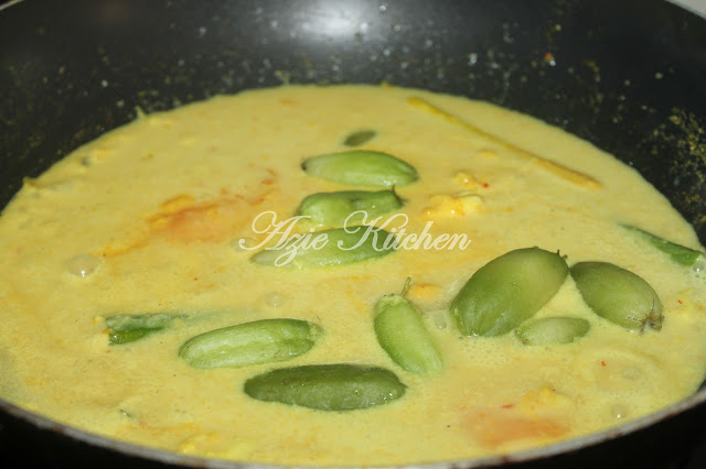 Masak Lemak Telur Itik Dengan Belimbing Buluh