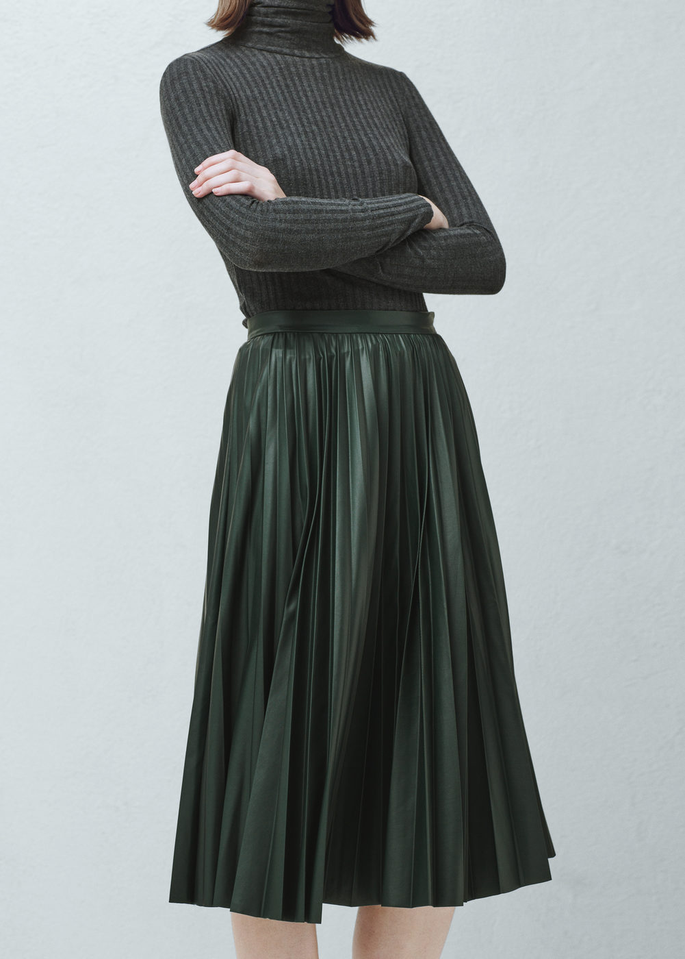 The Fashion Lift: The Pleated Midi Skirt - The perfect skirt for now..