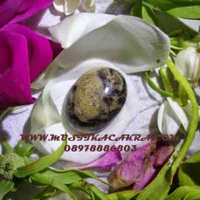 Mustika Ular Hitam Mustika bertuah, Benda sekti, Batu Berkhasiat, pusaka, azimat Mustika Ular Hitam