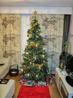 Joulupuu on rakennettu...