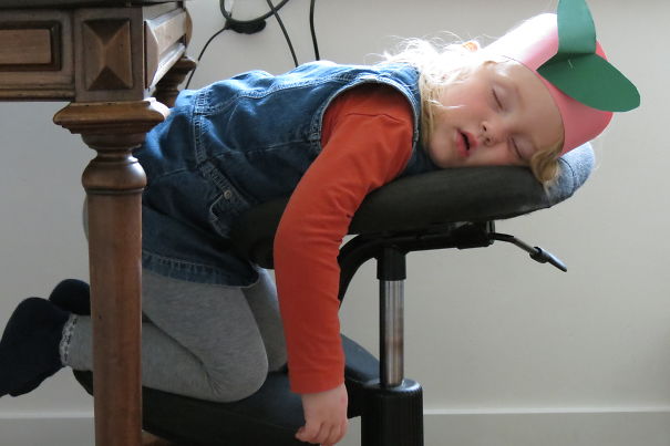15+ Hilarious Pics That Prove Kids Can Sleep Anywhere - Napping On A Chair