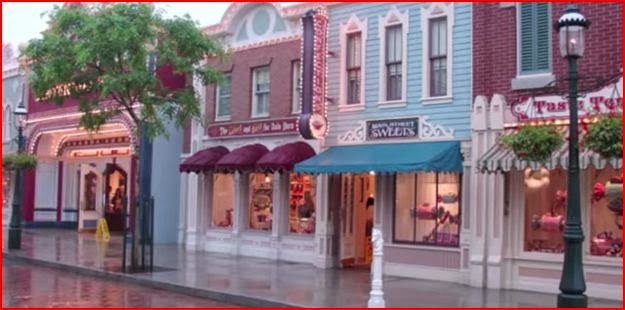 Disneyland Main Street filmprincesses.filminspector.com