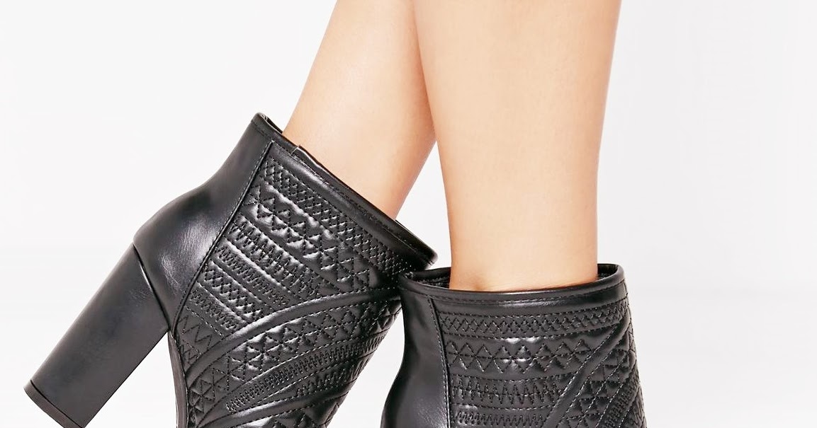 missguided chunky ankle boot with zip up detail in sand