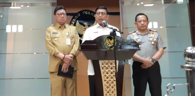 Baliho SBY Dirusak, Wiranto Ungkap Pelakunya Oknum PDIP dan Demokrat Baliho SBY Dirusak, Wiranto Ungkap Pelakunya Oknum PDIP dan Demokrat
