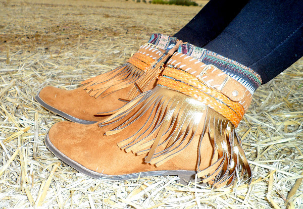 Botines de flecos boho con detalles étnicos