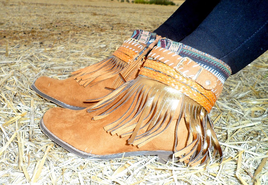 Botines de flecos boho con detalles étnicos