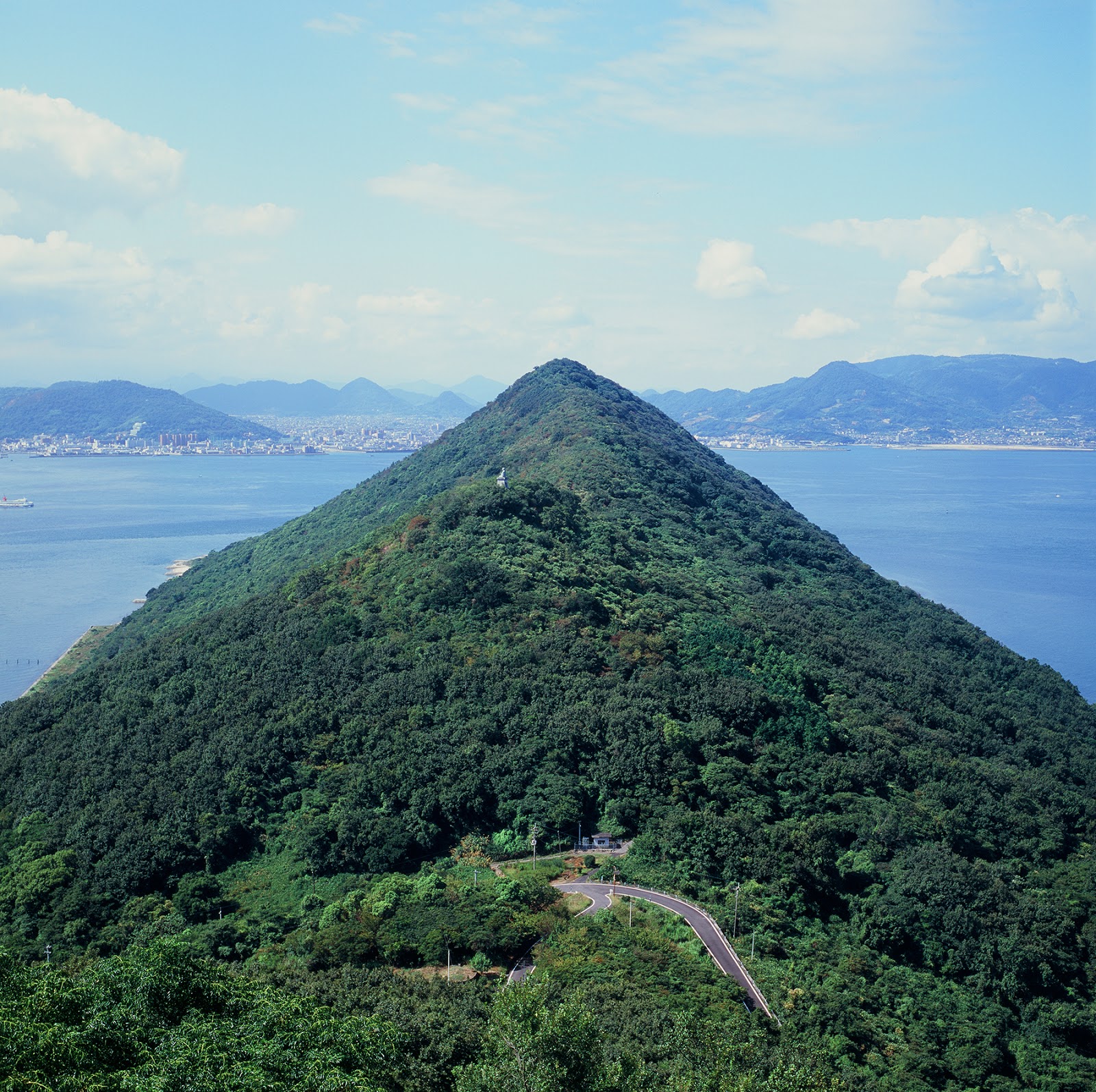 остров гранкаумен. демон на острове фильм 1983. остров демонов на карте. остов демона. остов демона.