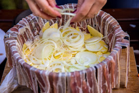 Bacon-Kartoffelauflauf aus dem Dutch-Oven  Outdoor Kitchen  Rezept Dutch Oven 04