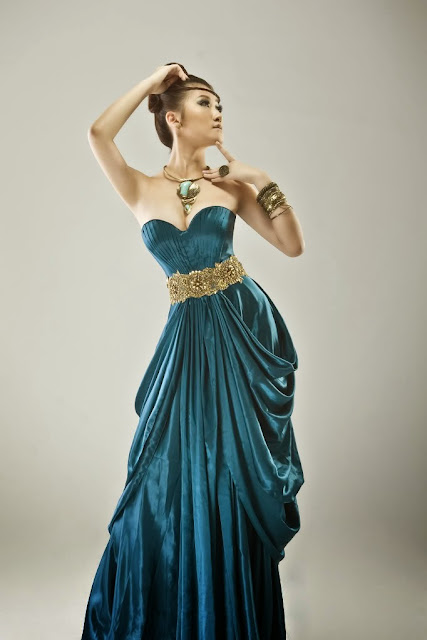 gaun malam biru gaun malam biru