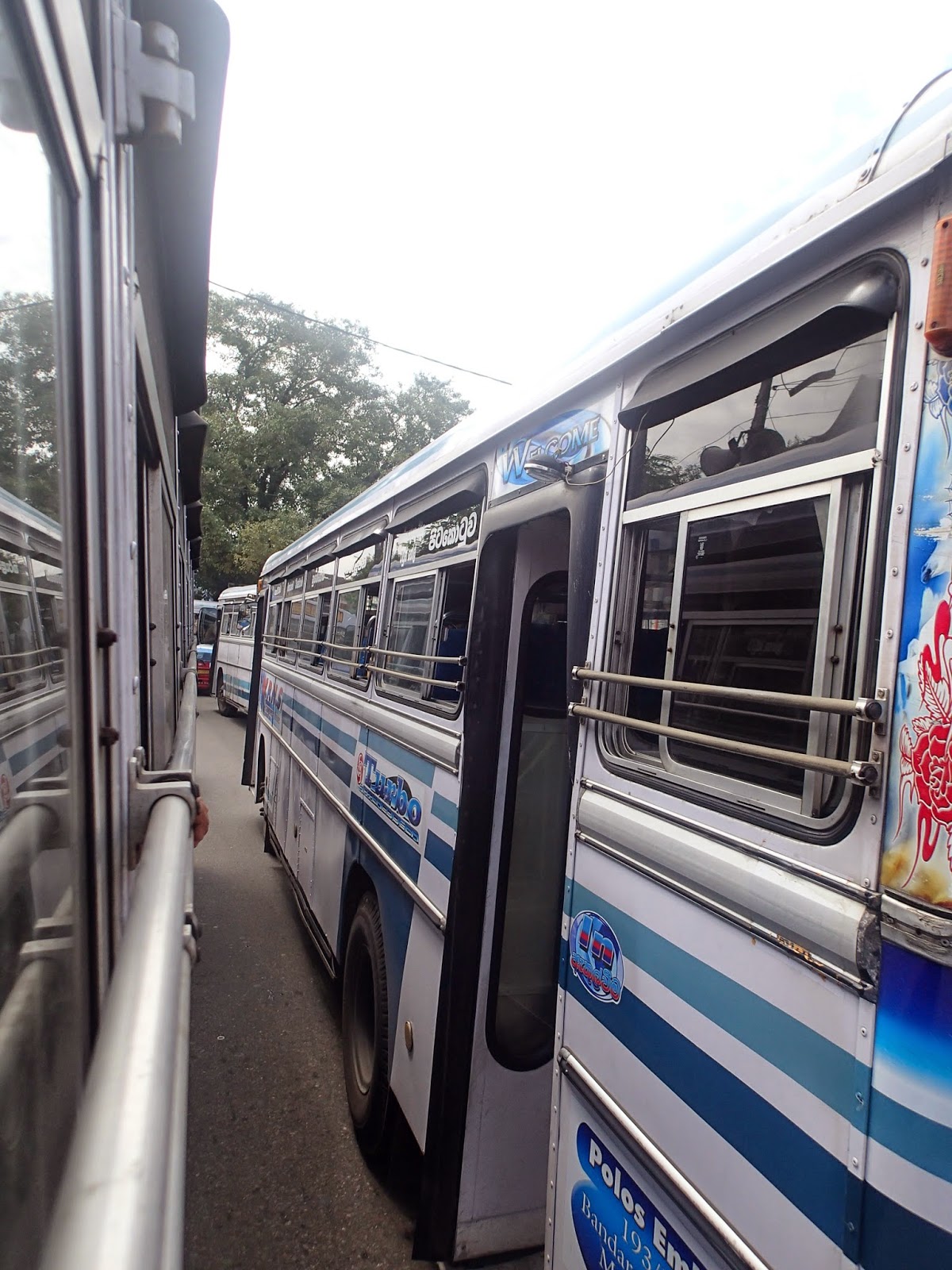 hibinobilog スリランカのバスにて思うこと