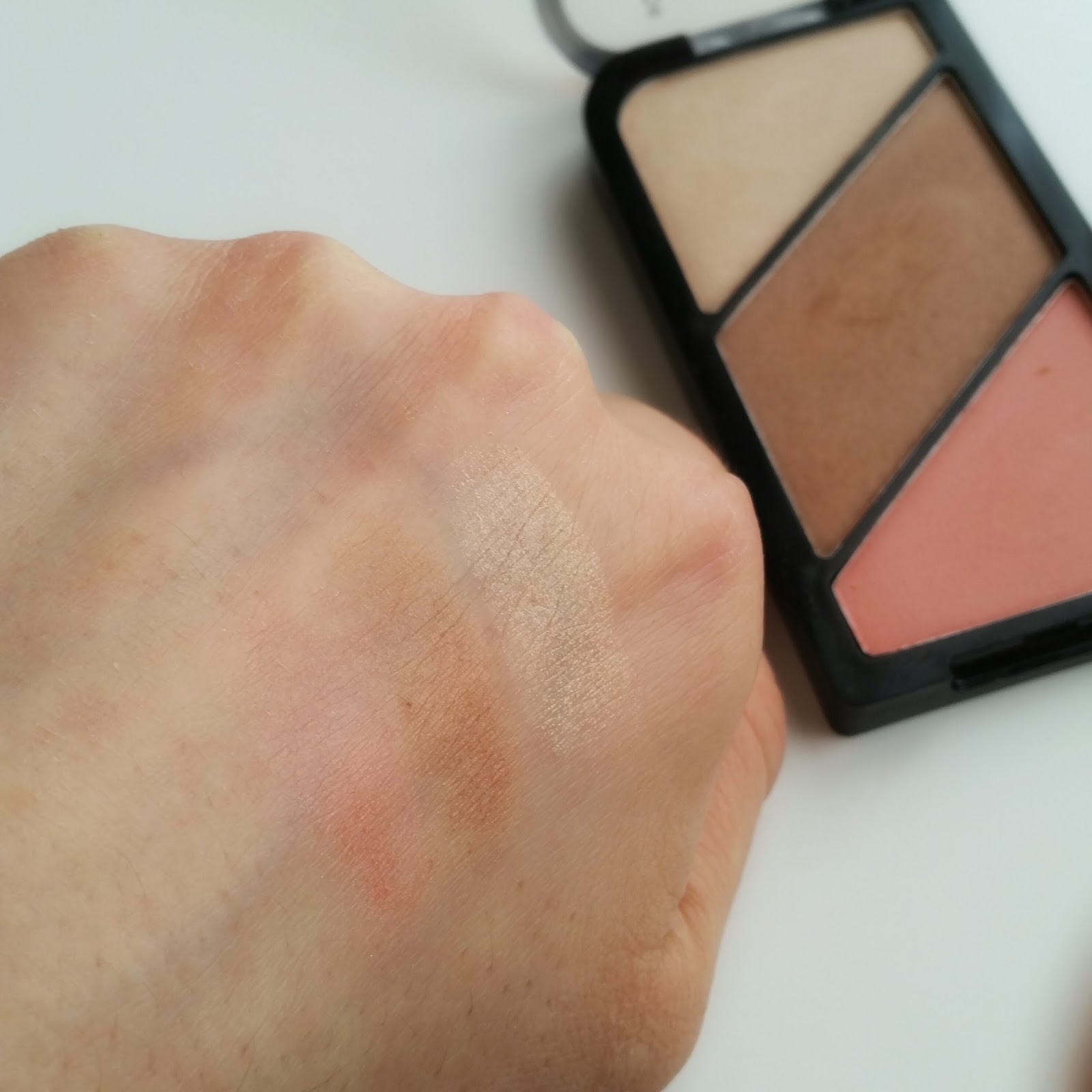 Rimmel London 3 in 1 Shimmering Bronzer incelemesi Rimmel London 3 in 1 Shimmering Bronzer incelemesi