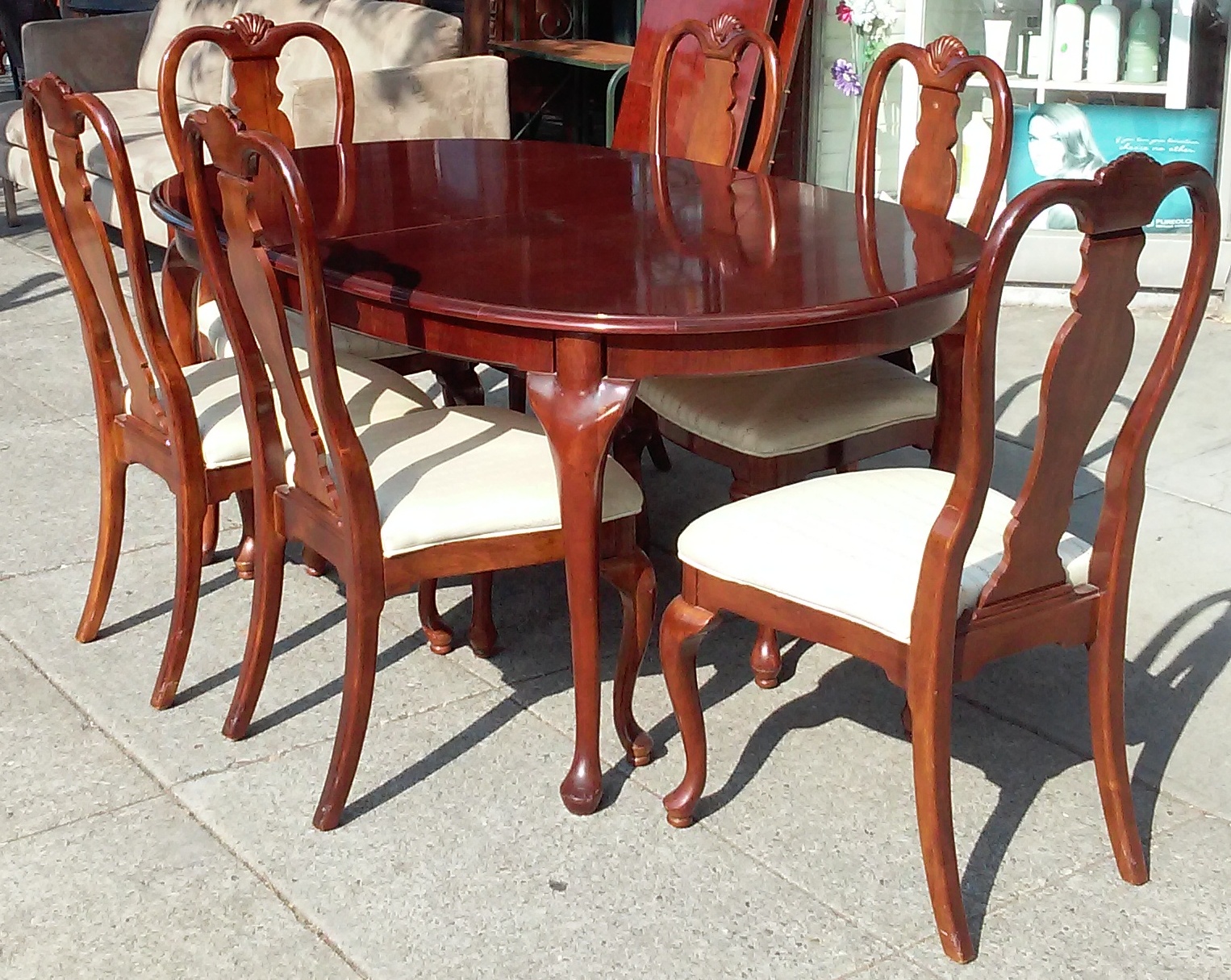 UHURU FURNITURE & COLLECTIBLES SOLD 18615 Bernhardt Fiddleback Cherry Dining Set 67" x 44