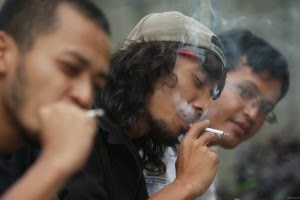 Alasan kenapa seseorang merokok | Morajunior