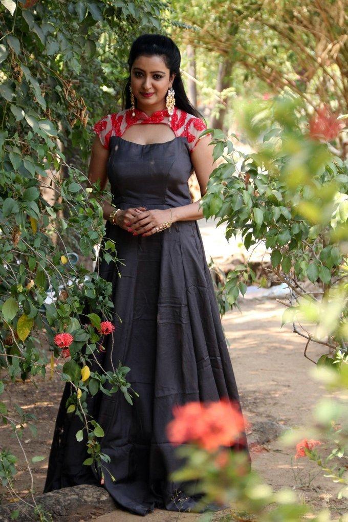Television Actress Nisha Krishnan Hot Photos At Audio Launch