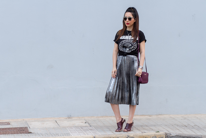 Camiseta Ramones y Falda Plisada Plateada With Or Without Shoes - Blog Influencer Moda Valencia España