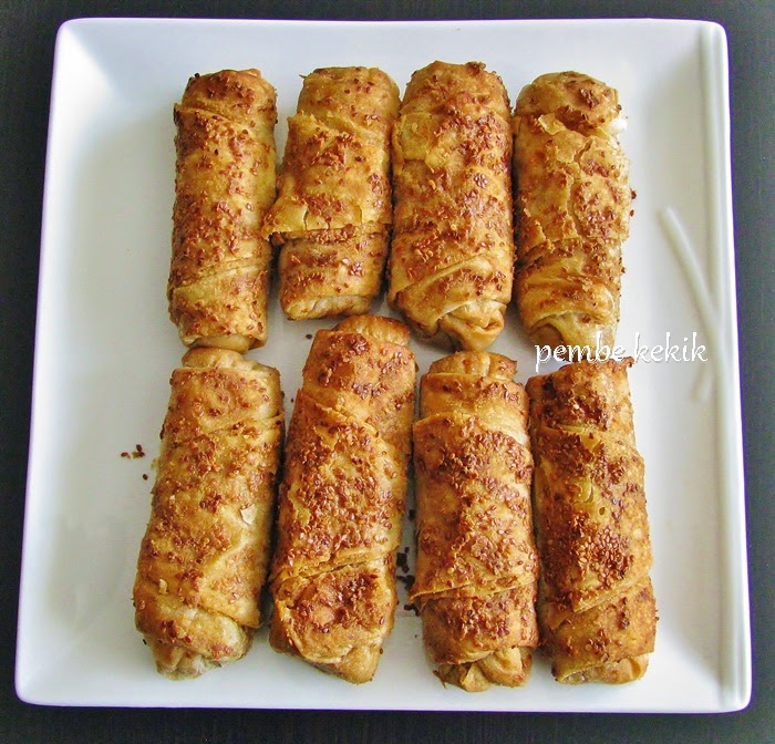 Haşhaşlı kıymalı mercimekli börek