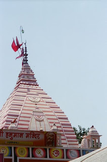 440px-Hanuman_temple_spire_of_crescent_m