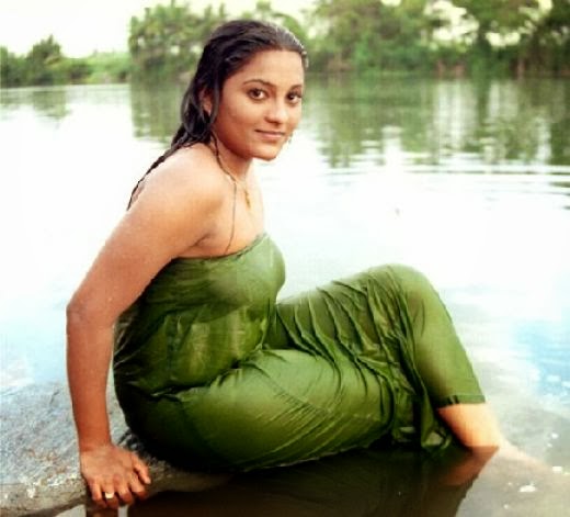 Romance With 24 World Indian Aunty Bathing